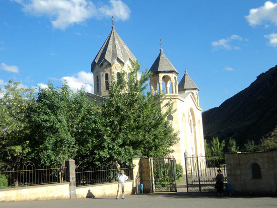 Красивая церковь в Вайке.