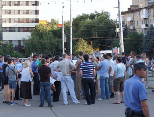 Стихийный народный сход в поддержку оппозиционера и блогера Алексея Навального. Ростов-на-Дону, 18 июля 2013 г. Фото предоставлено участниками акции.