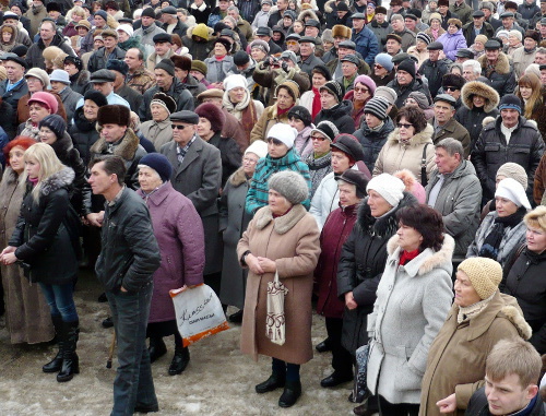 Жители города Лермонтова на митинге в поддержку голодающих кандидатов в депутаты городского совета. 26 февраля 2012 г. Фото: Александр Сысоев, http://асысоев.рф