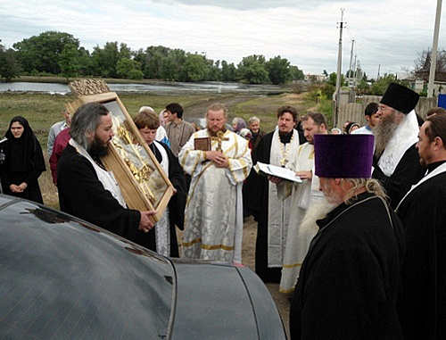 Волгоградская область, Урюпинск, 27 мая 2012 г. Крестный ход в защиту Урюпинского района от угрозы загрязнения никелем. Фото: Межприходской сайт храмов г. Урюпинска "Хопер православный", http://hoper-pravoslavny.ru