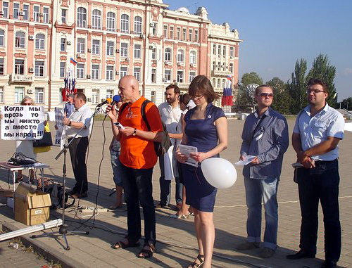 Выступление Михаила Шнейдера на митинге оппозиции "Белый поток" в Ростове-на-Дону. 5 сентября 2012 г.  Фото предоставлено участниками акции.
