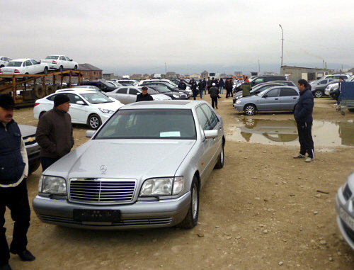 Старый авторынок на трассе Махачкала-Каспийск. Март 2012 г. Фото: http://dag-auto.ru