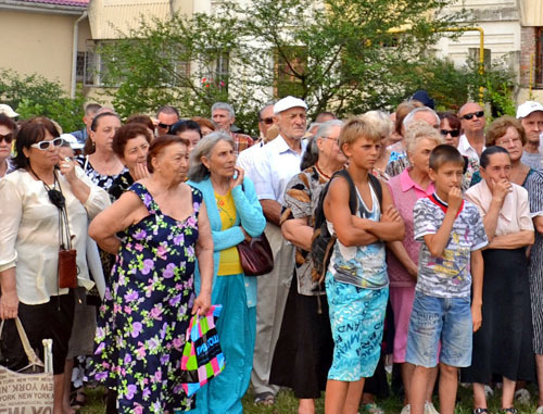 Во время митинга жители Сочи потребовали вернуть землям, выделенным под строительство ТЭС в Кудепсте, природоохранный статус. Сочи, 9 июня 2013 г. Фото Светланы Кравченко для "Кавказского узла"