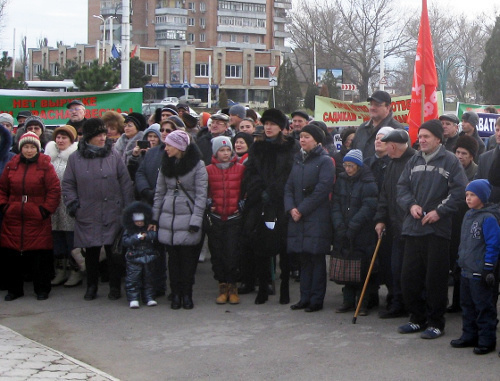 Ростовская область, Новочеркасск, 1 декабря 2013 г. Митинг против вырубки деревьев в роще "Красная весна". Фото Олеси Диановой для "Кавказского узла"