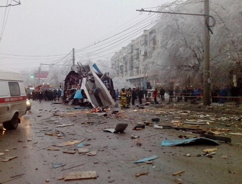 Волгоград, 30 декабря 2013 г. Взорванный троллейбус в районе остановки "Качинский рынок". Фото пресс-службы ГУ МВД по Волгоградской области.