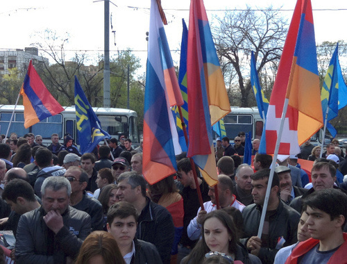 Участники митинга "Геноцид армян - преступление против человечества". Москва, 24 апреля 2014 г. Фото Елены Хрусталевой для "Кавказского узла"