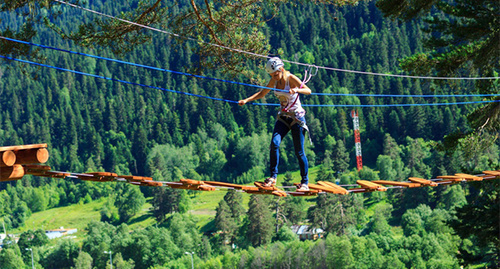 Развлекательная программа курорта "Архыз". Фото: http://www.arhyz-resort.ru/assets/images/arxyiz-park-28-06-14-366_.jpg