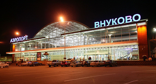 Аэропорт Внуково. Фото: Maxfastov, https://upload.wikimedia.org/wikipedia/commons/thumb/8/8d/Vko_international.jpg/1920px-Vko_international.jpg