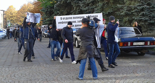 Митинг родственников и соседей погибшего жителя Владикавказа Владимира Цкаева. 2 ноября 2015 г. Фото Эммы Марзоевой для "Кавказского узла"