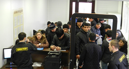 Вход в здание центра содействия мигрантам. Фото Татьяны Филимоновой для "Кавказского узла"