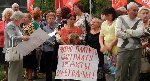 В Волгограде коммунисты провели 8   сентября автопробег и митинг в поддержку детей войны, работников ВЗБТ. Фото Татьяны Филимоновой для "Кавказского узла"