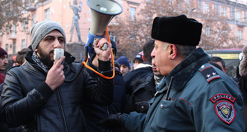 Участники акции в поддержку Артура Саргсяна. Фото Тиграна Петросяна для "Кавказского узла"