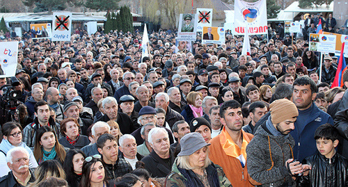 Митинг предвыборного блока "Оганян-Раффи-Осканян" на ереванской Площади Свободы 28.03.2017 Фото Тиграна Петросяна  для "Кавказского узла"