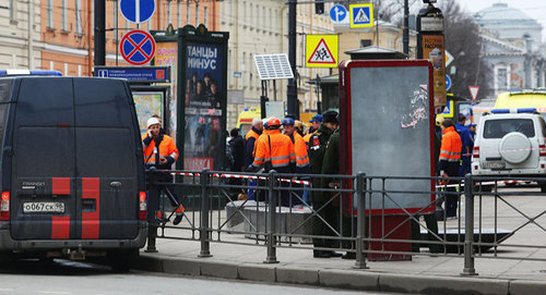 У станции метров в Санкт-Петербурге после взрыва. Фото © Sputnik/ Виктория Виатрис
https://ru.armeniasputnik.am/world/20170404/6910763/v-sovershenii-terakta-v-peterburge-podozrevaetsya-vyhodec-iz-kirgizii.html