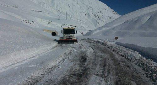 Расчистка горной дороги в Грузии. Фото press-service of Roads Department of Georgia https://sputnik-georgia.ru/incidents/20180102/238767413/Nepogoda-na-perevale-Paravana-v-Gruzii-doroga-zakryta.html