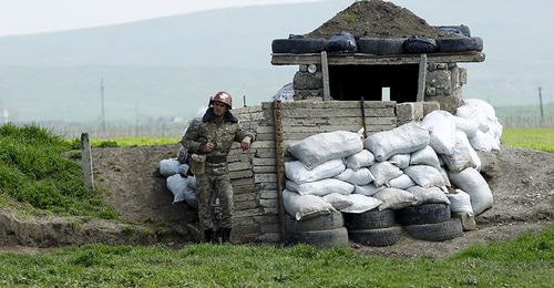 На линии соприкосновения в Нагорном Карабахе. Фото: REUTERS/Staff