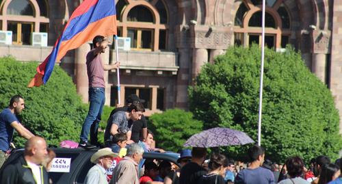 Сторонники Пашиняна на улице Еревана во время протестов 02.05.2018 Фото Тиграна Петросяна для "Кавказского узла"