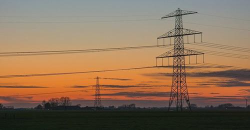 Линии электропередачи. Фото: CC0 / Skitterphoto / Electric Poles
 https://ru.sputnik.az/incidents/20180703/416036507/mingjachevir-jelektrojenergija-pozhar.html