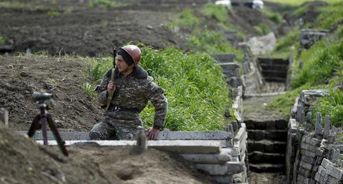 На линии соприкосновения в Нагорном Карабахе. Фото: REUTERS/Staff