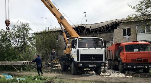 Работы по расчистке завалов на месте взрыва. Поселок Чистоозёрный Ростовской области. 12 мая 2019 года. Фото Вячеслава Прудникова для "Кавказского узла".