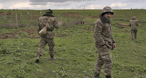 На линии соприкосновения в Нагорном Карабахе. Фото: REUTERS/Vahan Stepanyan