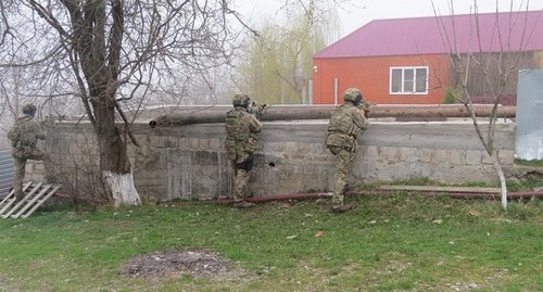 Спецоперация в Назрановском районе Ингушетии 6 апреля 2017 года. Фото: пресс-служба НАК РФ. http://nac.gov.ru/kontrterroristicheskie-operacii/v-ingushetii-obnaruzhen-arsenal-v-banditskom.html#&gid=1&pid=4