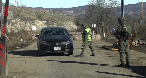 Российские миротворцы на посту в Нагорном Карабахе. Фото пресс-службы МО России http://mil.ru/russian_peacekeeping_forces/media/photo/gallery.htm?id=86134@cmsPhotoGallery