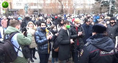 Участники протесной акции в Волгограде. Стопкадр видео "Кавказского узла" https://www.youtube.com/watch?v=XfMeDI9px24&feature=emb_logo