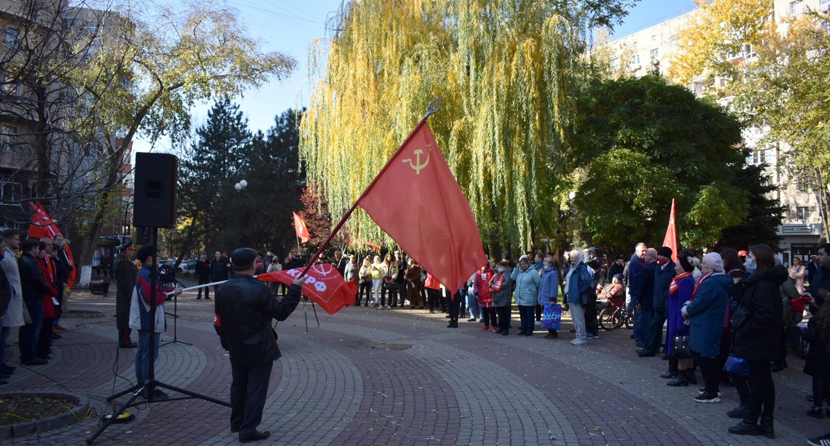 Встреча депутатов от КПРФ с избирателями в Ростове-на-Дону 7 ноября 2021 года. Фото Константина Волгина для "Кавказского узла".