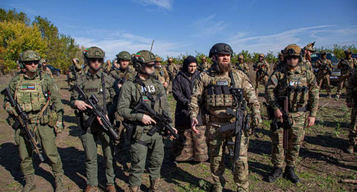 Дети Кадырова в зоне специальной военной операции. (лица несовершеннолетних на фото размыты в соответствии с законодательством РФ) Фото: Артур Гичкаев / ИА «Грозный-информ»