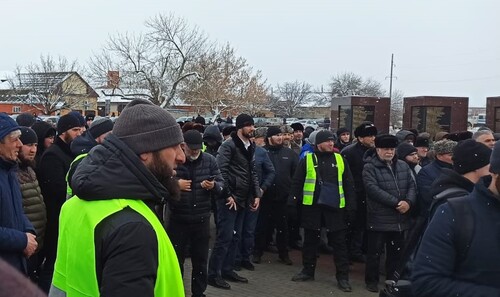 Участники акции Новолакском районе Дагестана 23.02.23. Фото пресс-службы оргкомитета по проведению траурных мероприятий ко Дню памяти депортации чеченцев и ингушей.