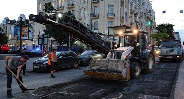 Ремонт дороги в центре Ростова-на-Дону, стоп-кадр видео sev.tv https://vk.com/video-12209160_456276459