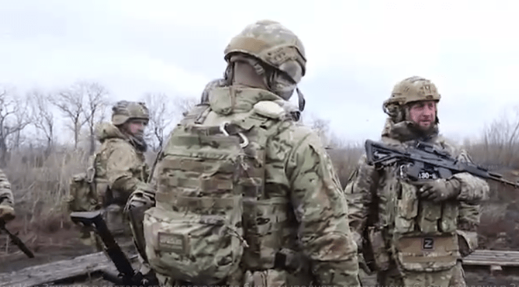 Бойцы сводного отряда полицейских из Чечни. Стоп-кадр видео ЧГТРК"Грозный" от 22.01.24, https://t.me/groznytv/21343