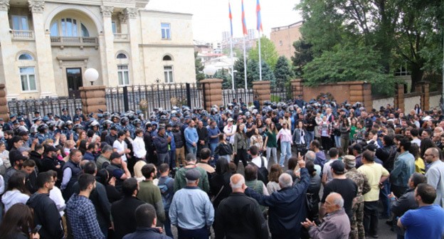 Протестная акция в Воскепаре. Скриншот видео https://armeniatoday.news/politics-ru/734022/