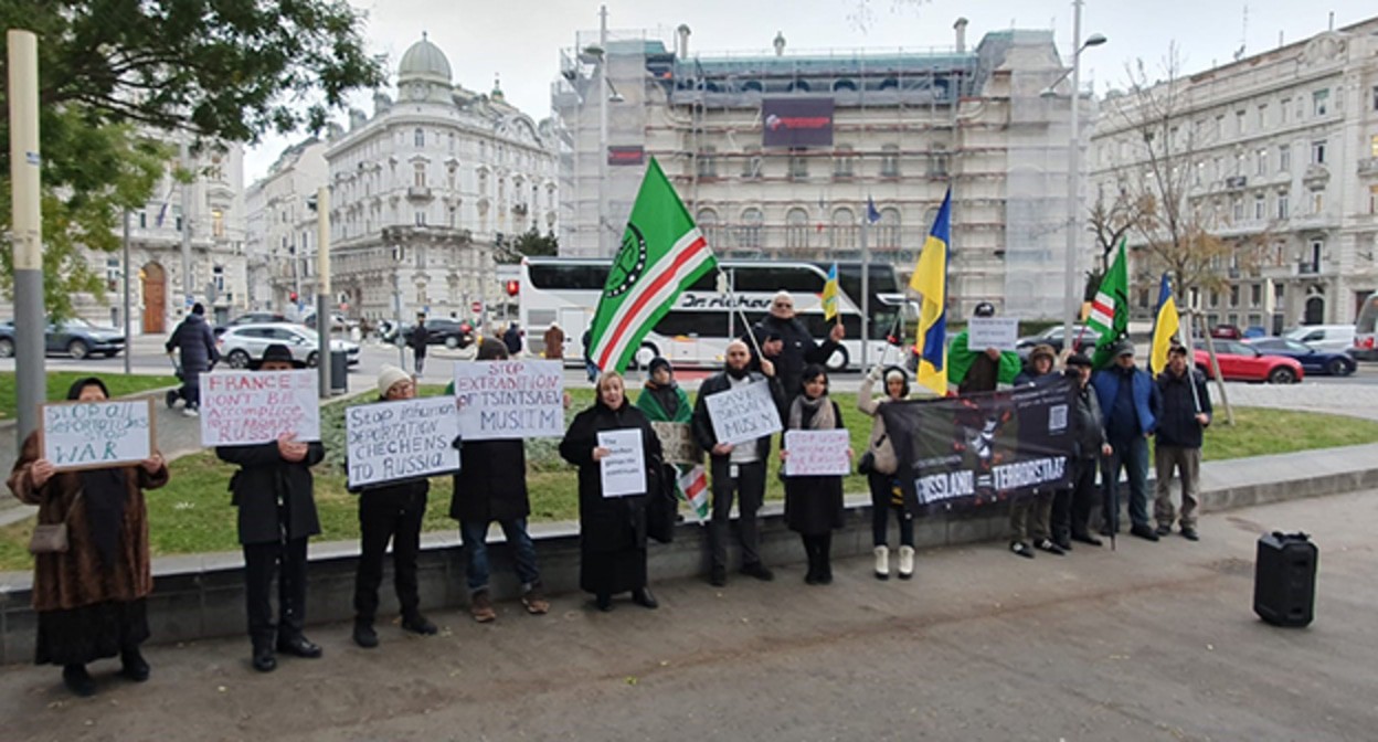 Митинг против экстрадиции уроженца Чечни. 18 ноября 2024 г. Фото: https://thechechenpress.com/developments/18343-v-bryussele-i-vene-proshli-aktsii-v-podderzhku-chechenskogo-bezhentsa.html