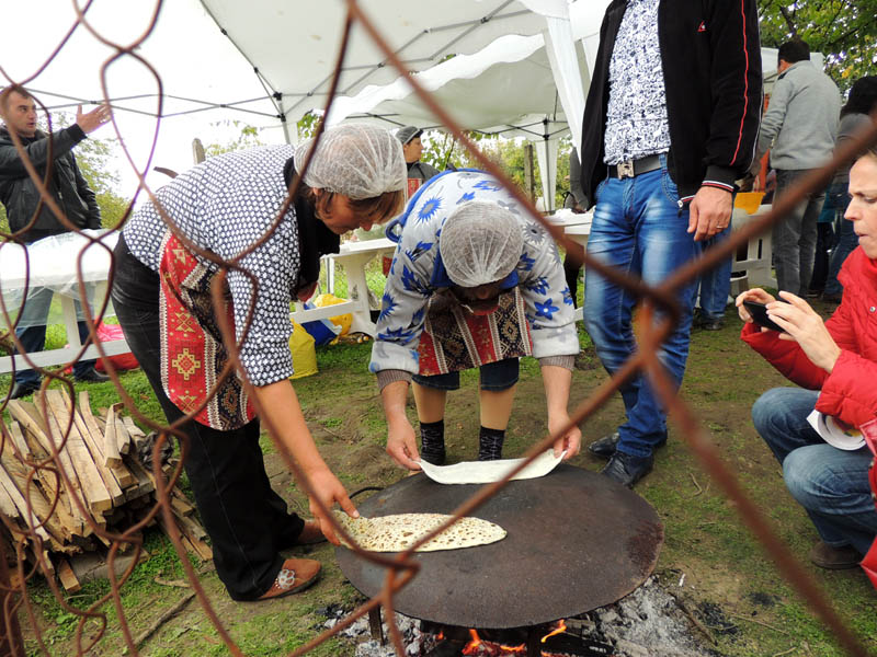 Пекут женгелов ац.