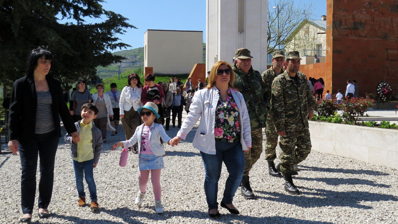 Представители властей НКР, духовенства, общественности, жители города Степанакерта почтили память безвинных жертв Геноцида. Мемориальный комплекс Степанакерта. 24.04.2016г.